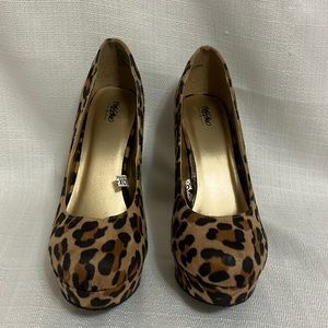 Mossimo size 6 leopard platform high heels